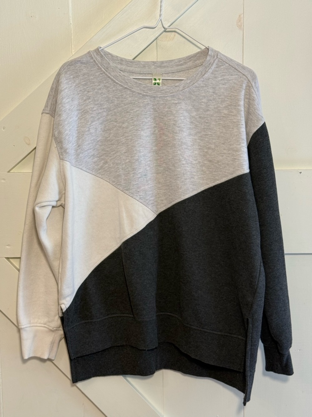 Green Tea Colorblock Crewneck Sweatshirt Large Gray Charcoal Cream Pullover
